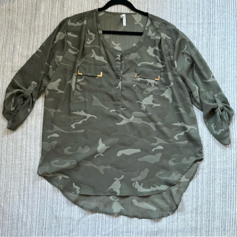 LIVE 4 TRUTH Womens Army Camo Olive Green Blouse with Roll Up Sleeves Size XL